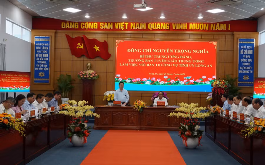 Trưởng Ban Tuyên giáo Trung ương Nguyễn Trọng Nghĩa làm việc tại Long An ảnh 1