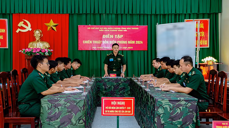 Diễn tập chuyển trạng thái sẵn sàng chiến đấu, chỉ thị những công việc cần làm ngay.