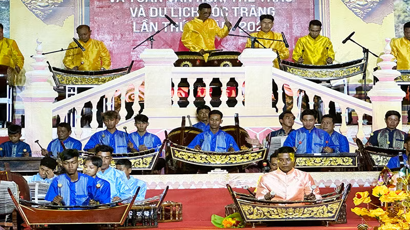 Nghệ nhân dàn nhạc Ngũ âm. Nghệ nhân dàn nhạc Ngũ âm.