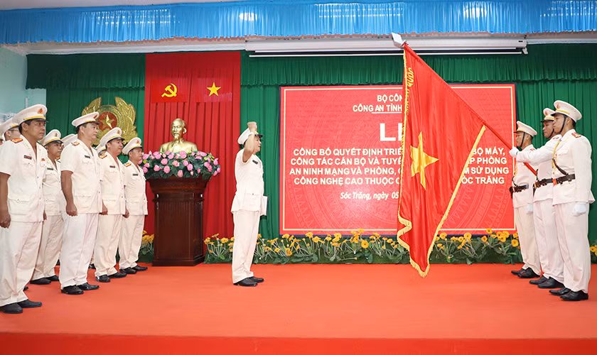 Lực lượng Phòng An ninh mạng và phòng chống tội phạm sử dụng công nghệ cao tỉnh Sóc Trăng tuyên thệ.