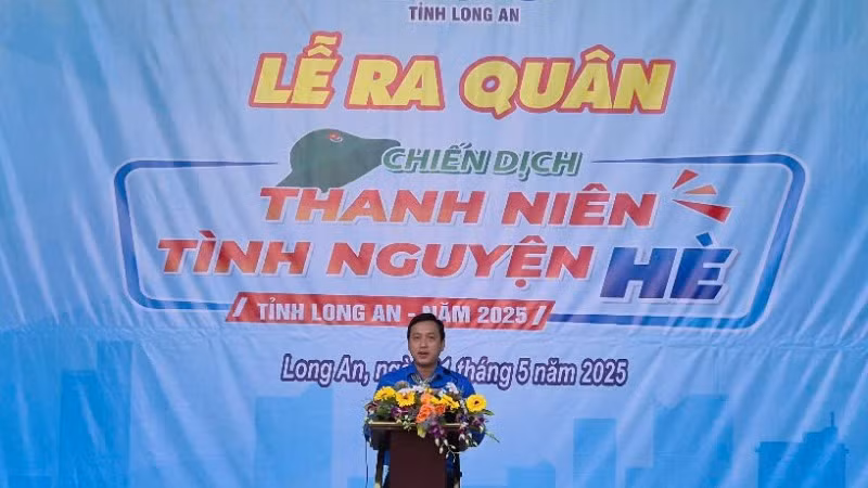 Bí thư Tỉnh đoàn Long An Trần Hải Phú phát động Chiến dịch Thanh niên tình nguyện hè năm 2025.