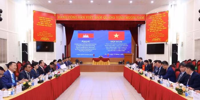 Quang cảnh hội đàm. Quang cảnh hội đàm.