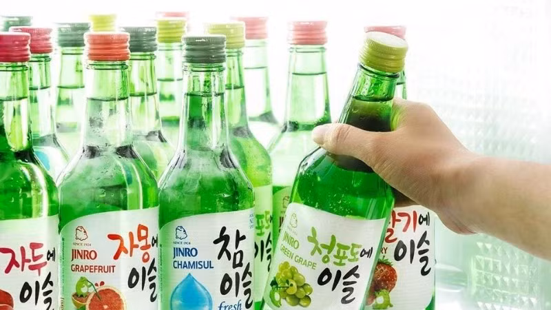 HiteJinro là tập đoàn đồ uống lớn nhất tại Hàn Quốc chuẩn bị đầu tư nhà máy rượu Soju có vốn đầu tư 100 triệu USD tại tỉnh Thái Bình. (Ảnh minh họa) HiteJinro là tập đoàn đồ uống lớn nhất tại Hàn Quốc chuẩn bị đầu tư nhà máy rượu Soju có vốn đầu tư 100 triệu USD tại tỉnh Thái Bình. (Ảnh minh họa)