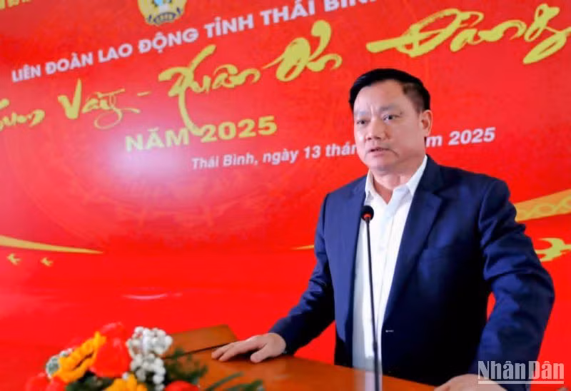 Đồng chí Nguyễn Khắc Thận khẳng định, mỗi dịp Tết đến xuân về các cấp, các ngành cùng toàn thể hệ thống chính trị luôn dành sự quan tâm đặc biệt đến người yếu thế, gia đình chính sách và công nhân lao động. Đồng chí Nguyễn Khắc Thận khẳng định, mỗi dịp Tết đến xuân về các cấp, các ngành cùng toàn thể hệ thống chính trị luôn dành sự quan tâm đặc biệt đến người yếu thế, gia đình chính sách và công nhân lao động.