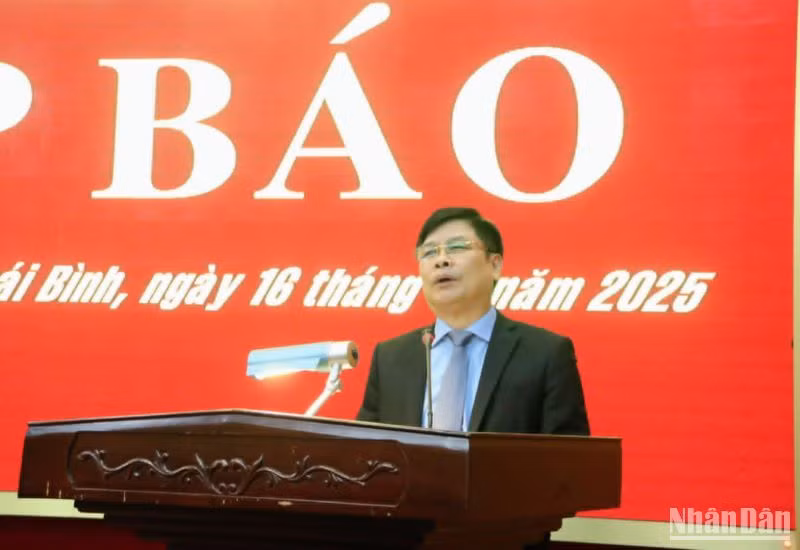 Phó Chủ tịch Ủy ban nhân dân tỉnh Thái Bình Phạm Văn Nghiêm phát biểu kết luận buổi họp báo. Phó Chủ tịch Ủy ban nhân dân tỉnh Thái Bình Phạm Văn Nghiêm phát biểu kết luận buổi họp báo.