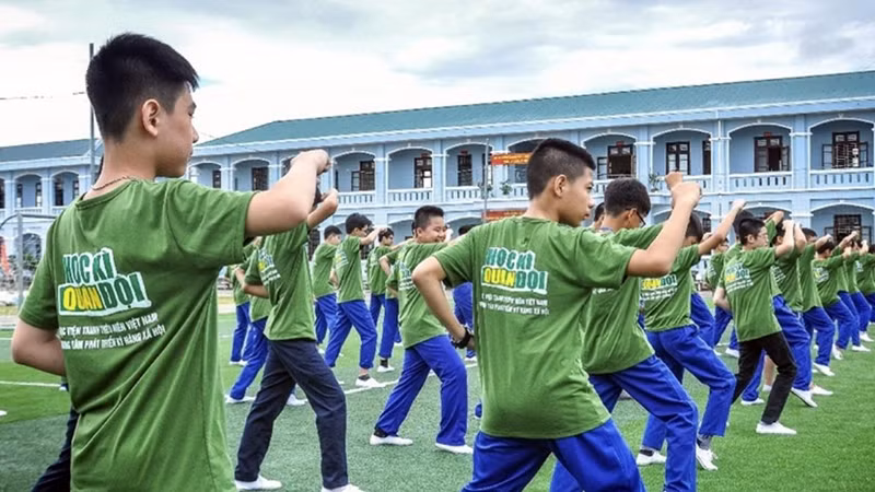 Học sinh tham gia tại trại hè Học kỳ quân đội. (Ảnh Học viện Thanh thiếu niên Việt Nam).