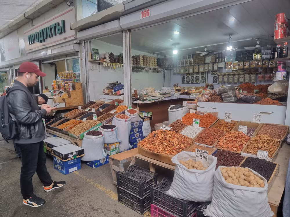 Trong các chợ truyền thống và siêu thị của khu vực Viễn Đông, các dòng sản phẩm chế biến từ sữa và hoa quả sấy chiếm ưu thế. Trong các chợ truyền thống và siêu thị của khu vực Viễn Đông, các dòng sản phẩm chế biến từ sữa và hoa quả sấy chiếm ưu thế.