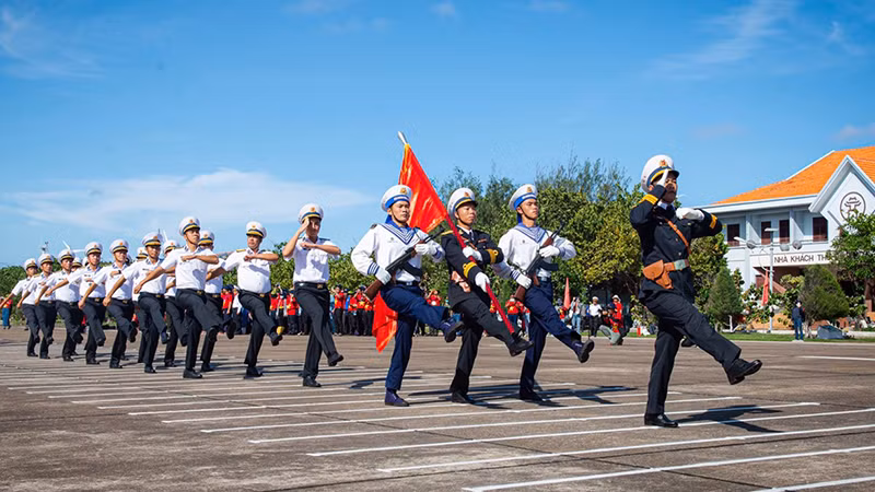 Diễu binh trên đảo Trường Sa.