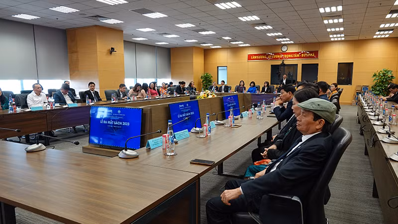 Quang cảnh Lễ ra mắt sách.