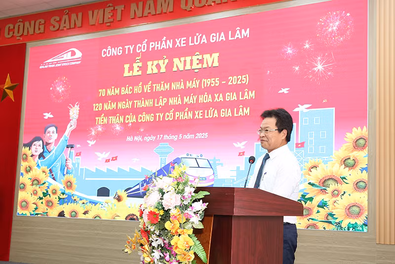 Chủ tịch Hội đồng Thành viên Tổng công ty Đường sắt Việt Nam Đặng Sỹ Mạnh phát biểu tại buổi lễ
