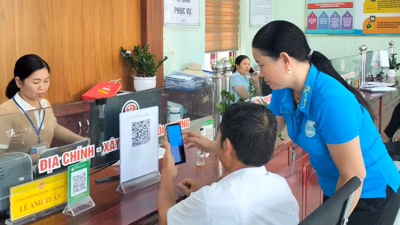 Khảo sát, lấy ý kiến của người dân về thực hiện văn minh, văn hóa công sở tại UBND thị trấn Bắc Lý, huyện Hiệp Hòa.