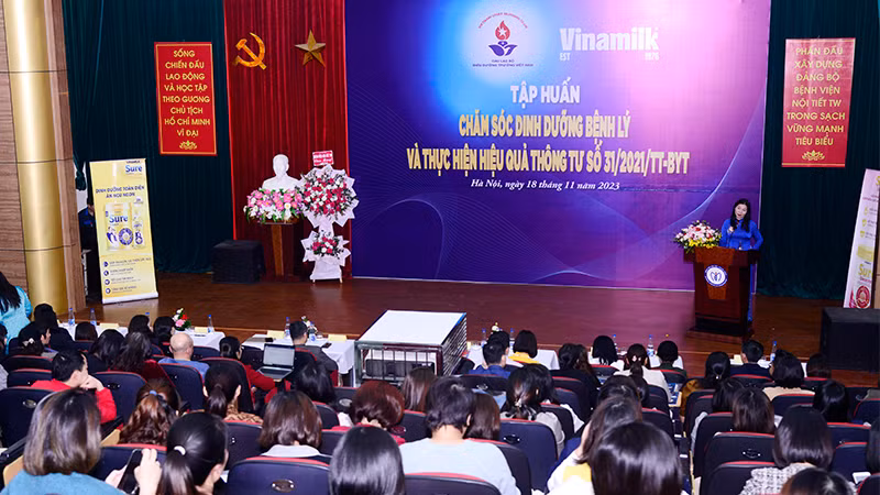 Hơn 300 học viên là Hội viên CLB, nhân viên y tế tại các bệnh viện khu vực phía bắc tham gia tập huấn.