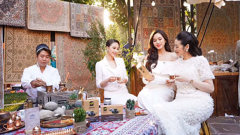 Trải nghiệm không gian độc đáo với hương vị đặc biệt của cà-phê G7 Gold.