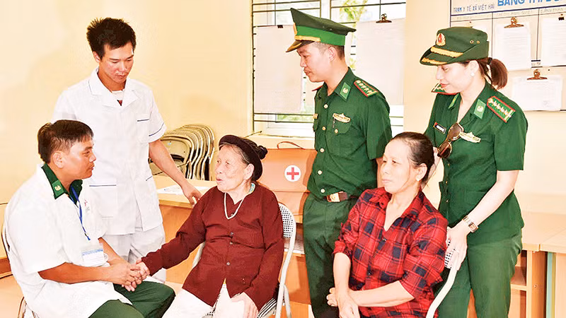 Trạm khám chữa bệnh quân dân y Việt Hải là điểm tựa của bà con xã đảo.