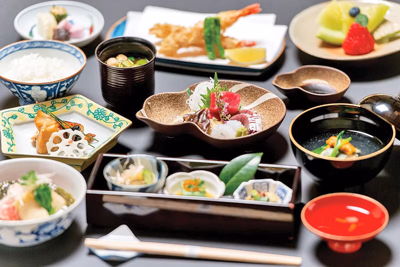 Trải nghiệm ẩm thực tinh tế khiến kỳ nghỉ ở ryokan thêm đáng nhớ. Trải nghiệm ẩm thực tinh tế khiến kỳ nghỉ ở ryokan thêm đáng nhớ.