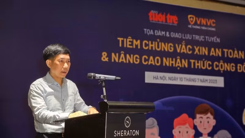 Ông Lê Việt Dũng, Phó Cục trưởng Cục Quản lý Dược ( Bộ Y tế) phát biểu tại tọa đàm.