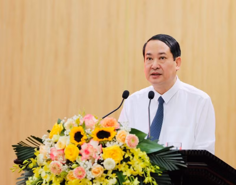 Đồng chí Mai Văn Tuất, Phó Bí thư Thường trực, Chủ tịch Hội đồng nhân dân tỉnh Ninh Bình đọc báo cáo tại hội nghị. (Ảnh: Đức Lam) Đồng chí Mai Văn Tuất, Phó Bí thư Thường trực, Chủ tịch Hội đồng nhân dân tỉnh Ninh Bình đọc báo cáo tại hội nghị. (Ảnh: Đức Lam)
