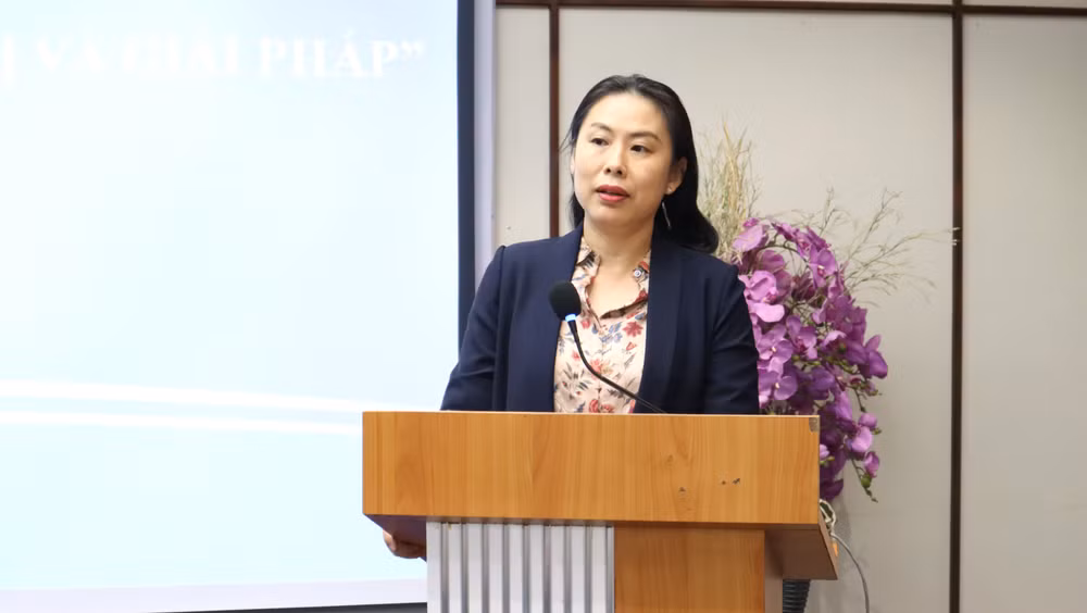 Bà Hồ Thị Quyên, Phó Giám đốc Trung tâm Xúc tiến thương mại và Đầu tư Thành phố Hồ Chí Minh phát biểu tại hội thảo.