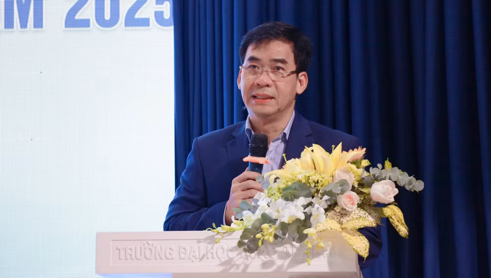 Tiến sĩ Lê Trường Sơn, Hiệu trưởng Trường đại học Luật Thành phố Hồ Chí Minh phát biểu tại hội thảo.