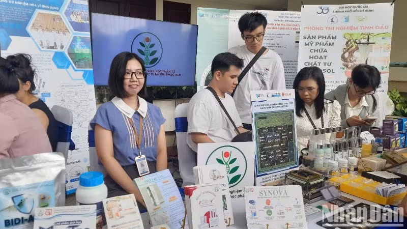 Các thành tựu trong lĩnh vực công nghệ sinh học - y dược hướng đến phát triển dược phẩm nội địa có giá trị thương mại hóa cao. Các thành tựu trong lĩnh vực công nghệ sinh học - y dược hướng đến phát triển dược phẩm nội địa có giá trị thương mại hóa cao.