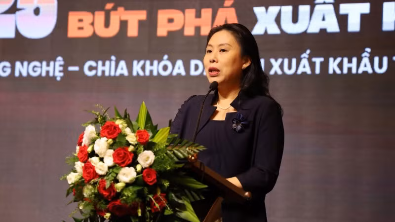Bà Hồ Thị Quyên, Phó Giám đốc Trung tâm Xúc tiến thương mại và đầu tư Thành phố Hồ Chí Minh phát biểu tại hội nghị.