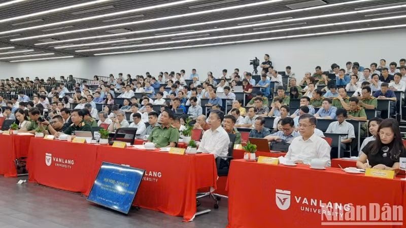 Các đại biểu tham dự buổi tập huấn.