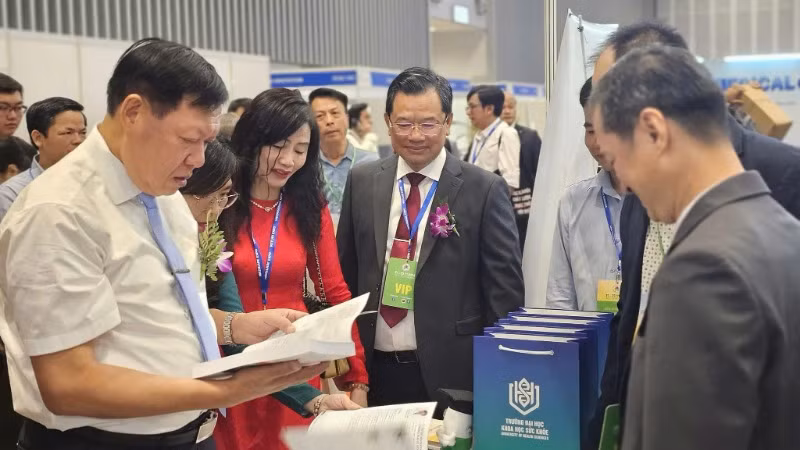 Trường đại học Khoa học sức khỏe tham gia Hội chợ dược liệu, y dược và các sản phẩm dược liệu toàn quốc. Trường đại học Khoa học sức khỏe tham gia Hội chợ dược liệu, y dược và các sản phẩm dược liệu toàn quốc.