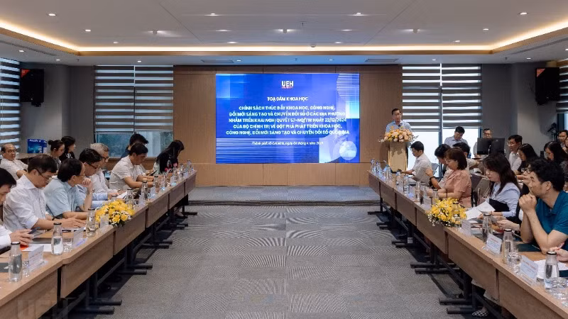 Quang cảnh tọa đàm.
