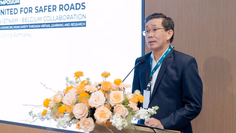 Giáo sư, Tiến sĩ Sử Đình Thành, Giám đốc Đại học Kinh tế Thành phố Hồ Chí Minh phát biểu tại tọa đàm.