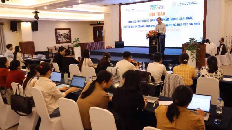 Quang cảnh hội thảo. Quang cảnh hội thảo.