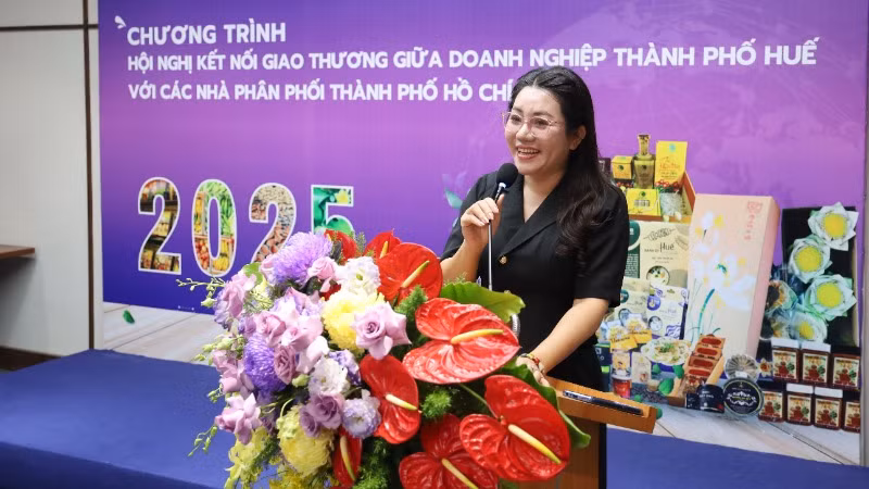 Bà Nguyễn Thị Bích Thảo, Giám đốc Trung tâm Xúc tiến Đầu tư, Thương mại và Hỗ trợ doanh nghiệp thành phố Huế phát biểu tại hội nghị. Bà Nguyễn Thị Bích Thảo, Giám đốc Trung tâm Xúc tiến Đầu tư, Thương mại và Hỗ trợ doanh nghiệp thành phố Huế phát biểu tại hội nghị.