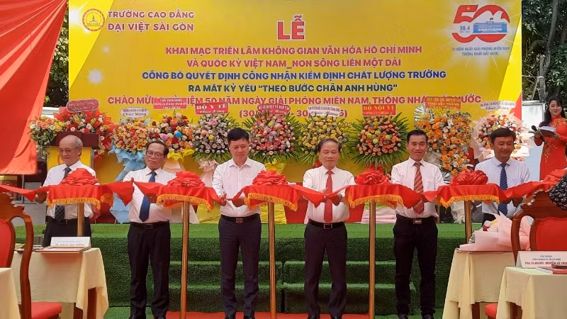 Nghi thức khai mạc triển lãm