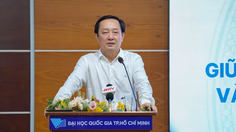 Đồng chí Huỳnh Thành Đạt, Phó Trưởng Ban Tuyên giáo và Dân vận Trung ương phát biểu tại buổi làm việc.