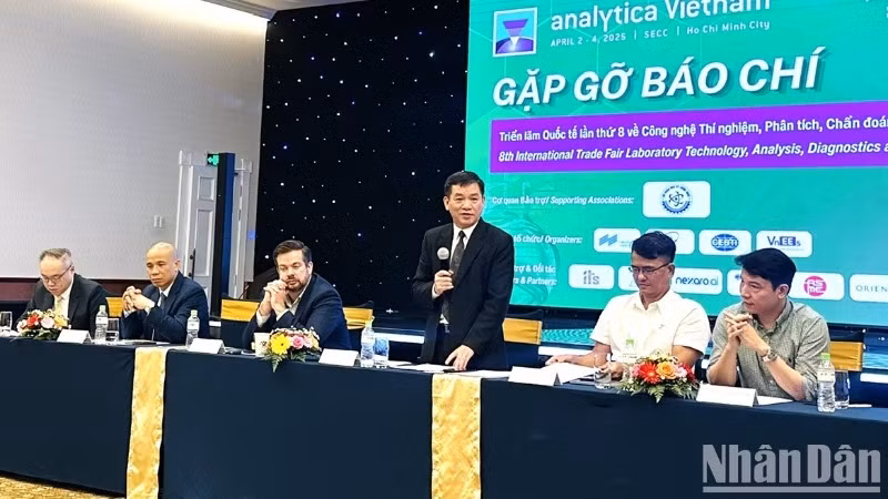 Ông Vũ Anh Tuấn, Phó Cục trưởng Cục Thông tin, Thống kê phát biểu tại họp báo.