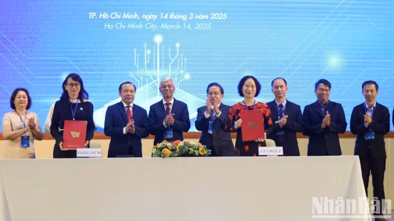 Các đơn ký kết hợp tác tại hội thảo.