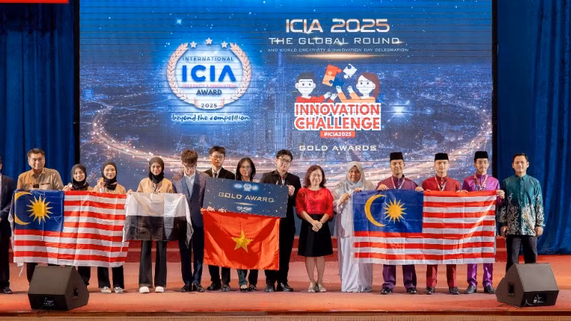 Các đội nhận Giải thưởng Innovation Challenge.