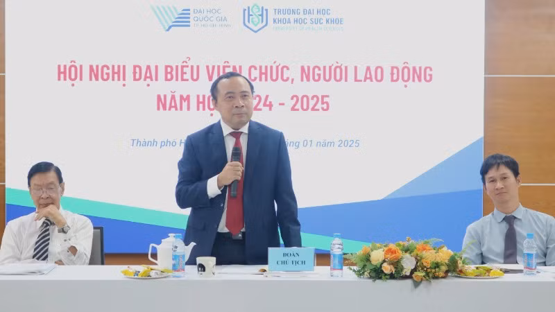 Phó Giáo sư, Tiến sĩ Vũ Hải Quân, Giám đốc Đại học Quốc gia Thành phố Hồ Chí Minh phát biểu tại buổi lễ.