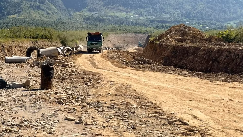 Mặt bằng cụm công nghiệp Than Uyên đang được triển khai thi công, đây sẽ là điểm nhấn về hạ tầng nhằm thu hút công nghiệp cho địa phương.