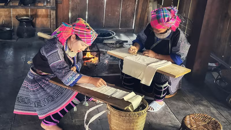 Huyện Than Uyên đã phục dựng thành công và duy trì nhiều lễ hội, nhiều nét văn hóa truyền thống phục vụ phát triển du lịch. Huyện Than Uyên đã phục dựng thành công và duy trì nhiều lễ hội, nhiều nét văn hóa truyền thống phục vụ phát triển du lịch.