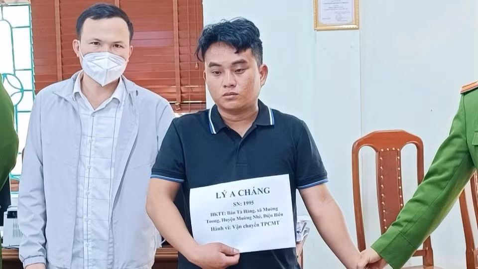 Đối tượng Lý A Cháng tại cơ quan điều tra.