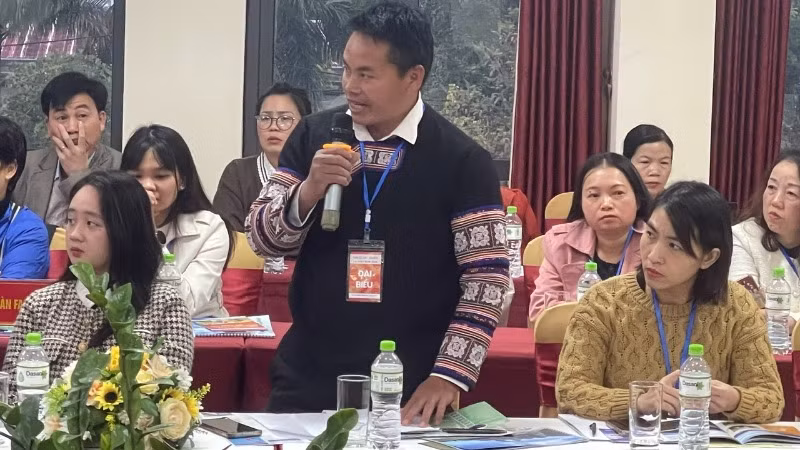 Đại diện công ty TNHH thương mại và du lịch Hello MCC, Mù Cang Chải, Yên Bái tham gia ý kiến tại buổi tọa đàm.