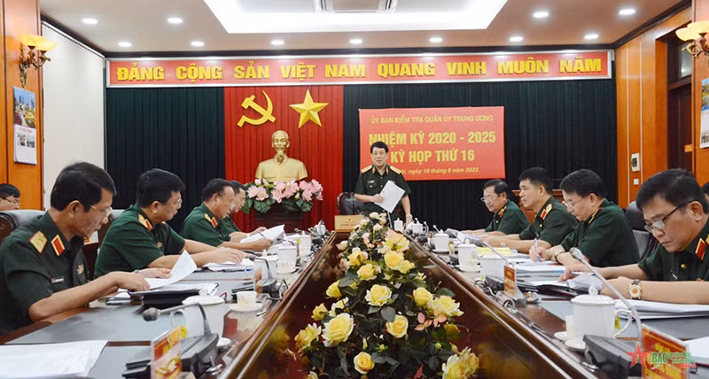 Đại tướng Lương Cường chủ trì kỳ họp thứ 16. (Ảnh QĐND)