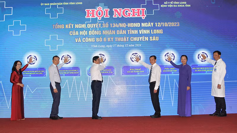 Ban tổ chức thực hiện nghi thức công bố 5 kỹ thuật chuyên sâu được chuyển giao. 