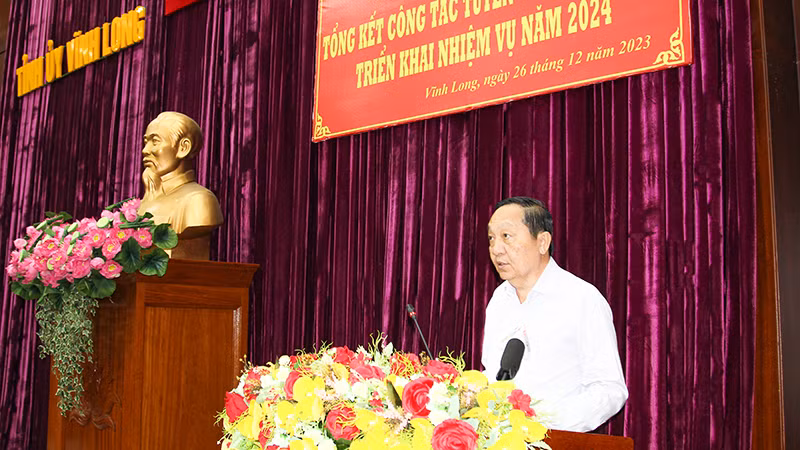 Phó Bí thư thường trực Tỉnh ủy Vĩnh Long Nguyễn Thành Thế phát biểu chỉ đạo hội nghị. Phó Bí thư thường trực Tỉnh ủy Vĩnh Long Nguyễn Thành Thế phát biểu chỉ đạo hội nghị.