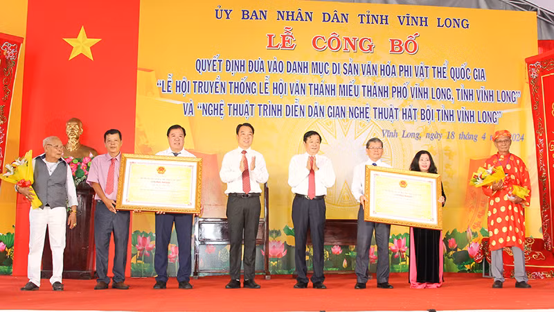 Vĩnh Long đón nhận 2 di sản văn hoá phi vật thể cấp quốc gia. 