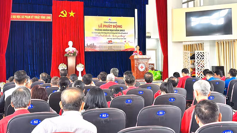 Quang cảnh buổi lễ phát động.