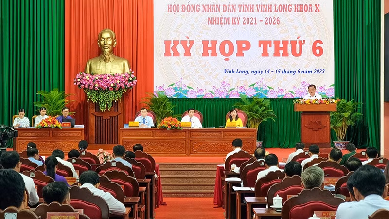 Quang cảnh Hội trường diễn ra Kỳ họp thứ 6, Hội đồng nhân dân tỉnh Vĩnh Long khóa 10 ngày 15/6.