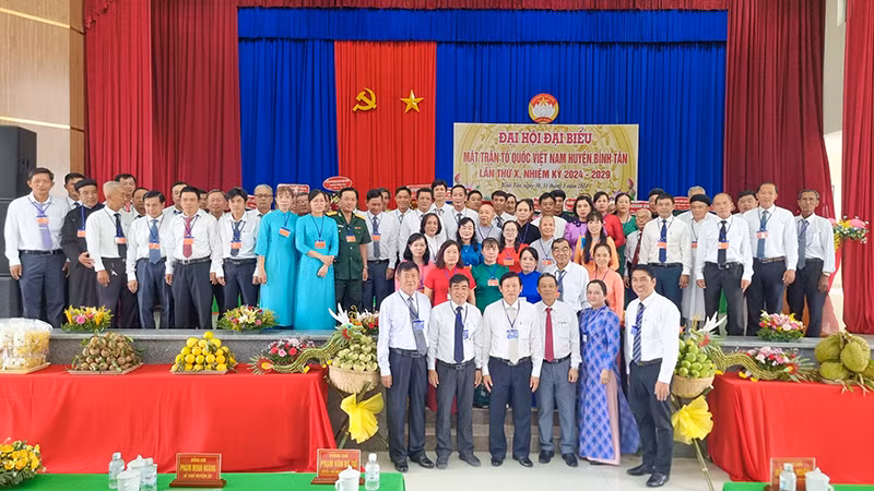 Đại hội đại biểu Mặt trận Tổ quốc huyện Bình Tân ra mắt Ban Chấp hành mới, nhiệm kỳ 2024-2029. 