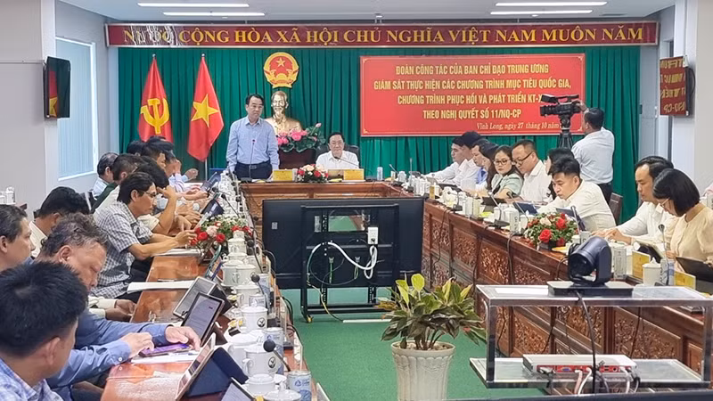 Quang cảnh buổi làm việc.