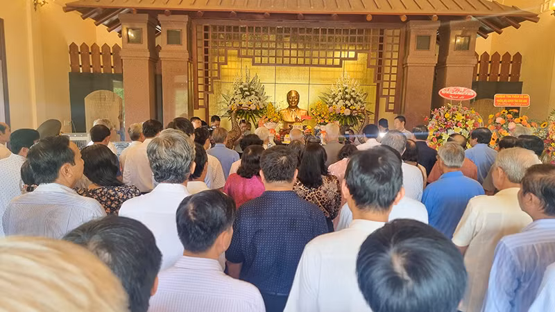 Lễ dâng hương Thủ tướng Chính phủ Võ Văn Kiệt sáng 23/11. 